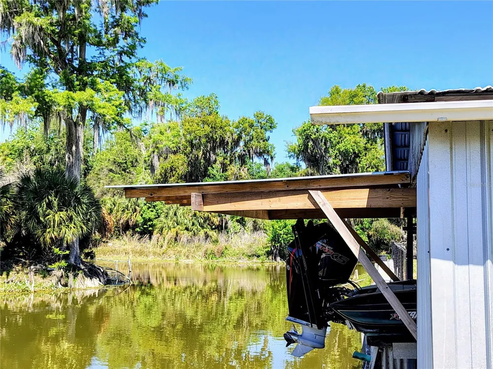 664 CR 467 Lake Panasoffkee, FL 33538
