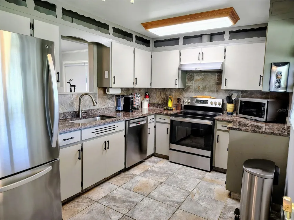 664 CR 467 Lake Panasoffkee, FL 33538