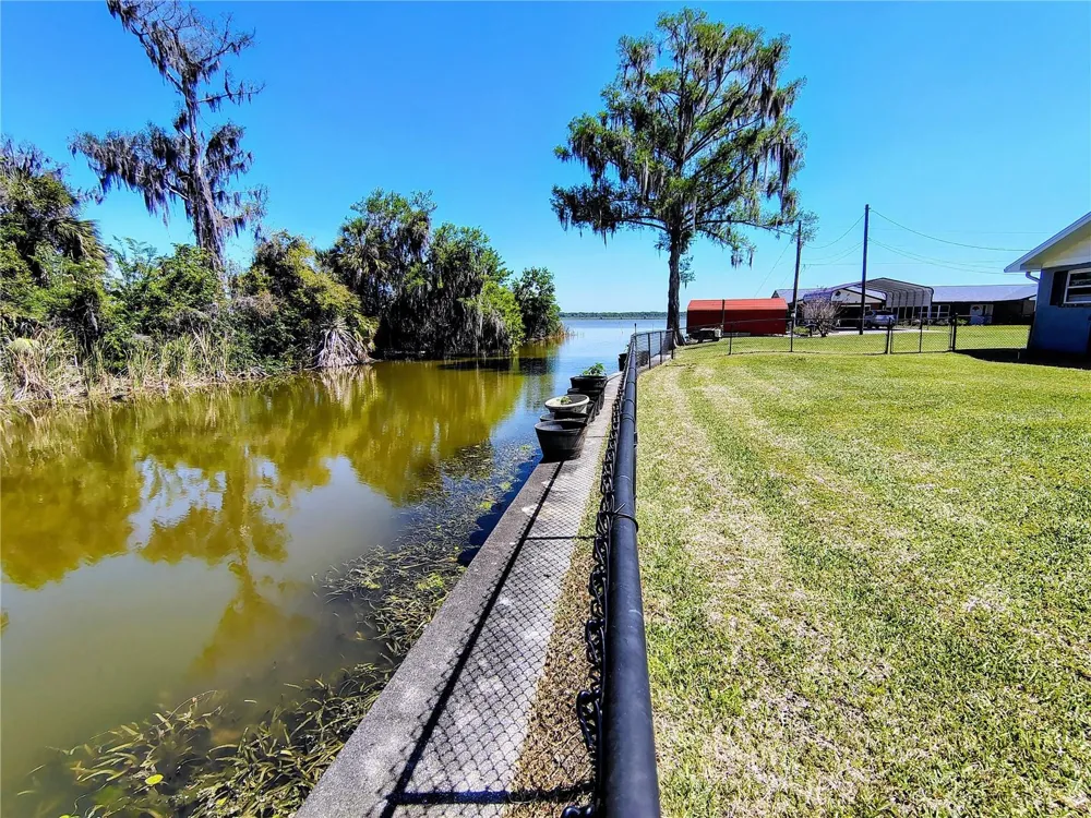 664 CR 467 Lake Panasoffkee, FL 33538
