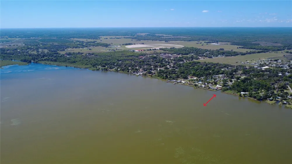 664 CR 467 Lake Panasoffkee, FL 33538