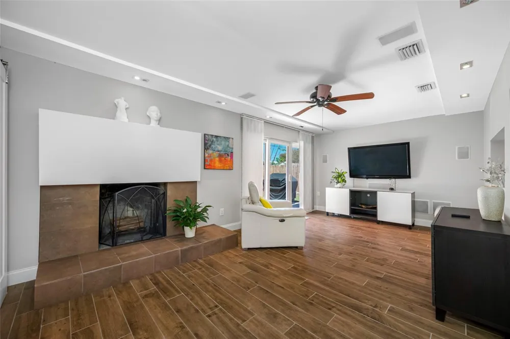 2212 NE COACHMAN ROAD Clearwater, FL 33765