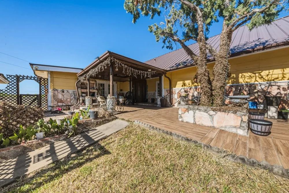 1205 Hwy 44 Highway W San Diego, TX 78384
