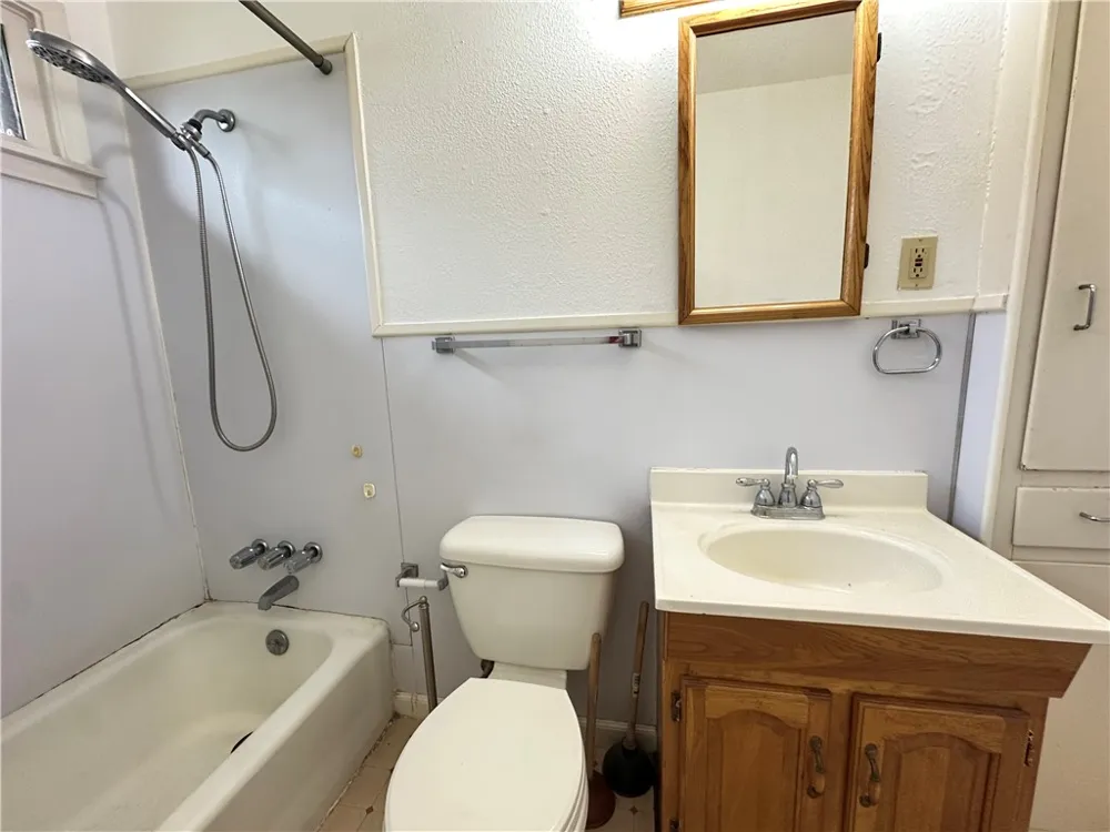921 Oak Street Taft, TX 78390