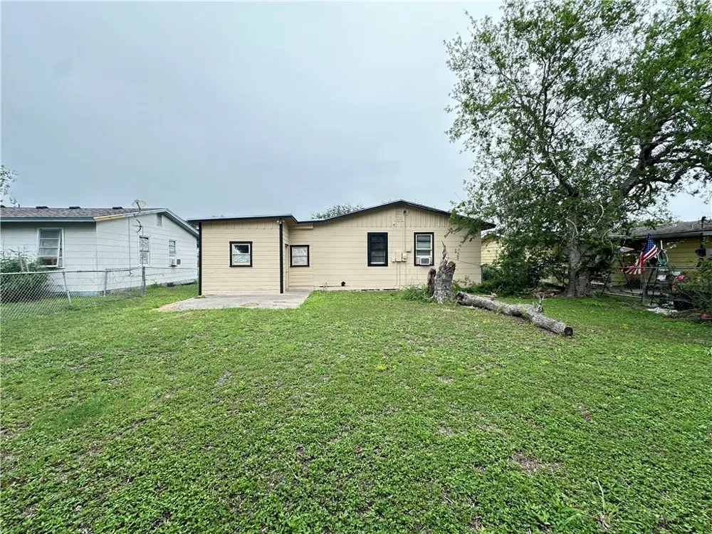 921 Oak Street Taft, TX 78390