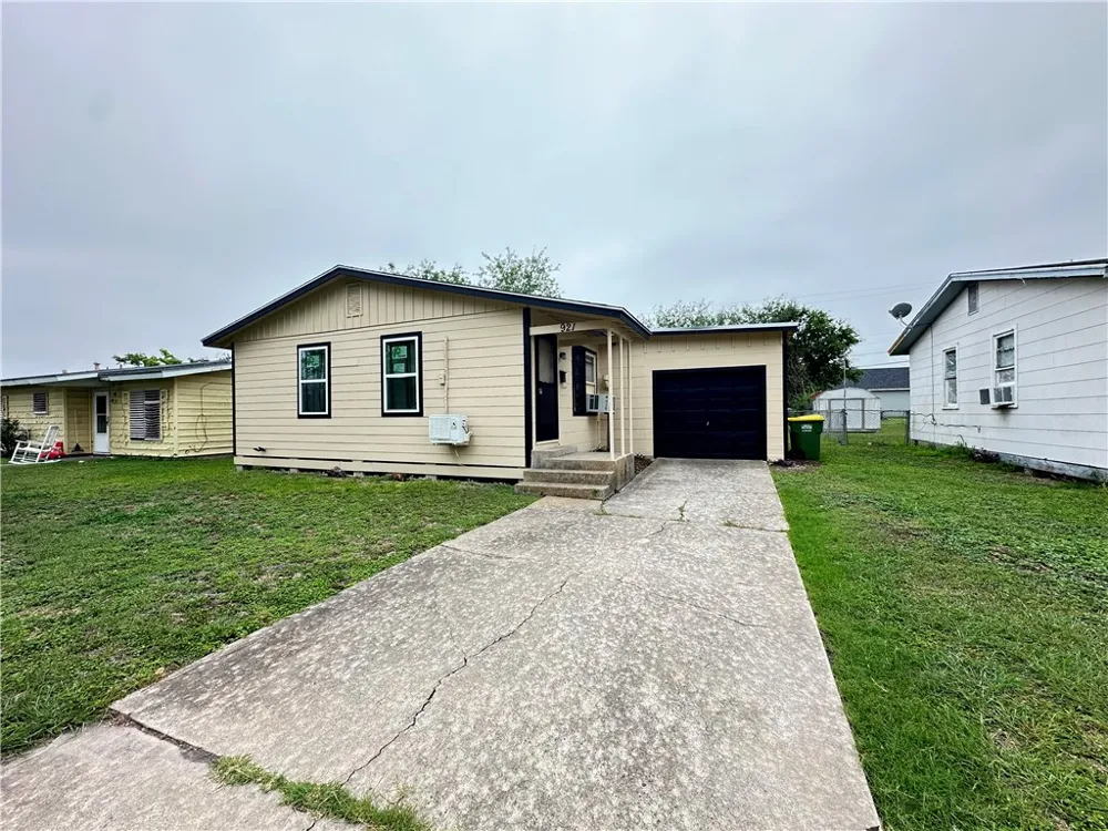 921 Oak Street Taft, TX 78390