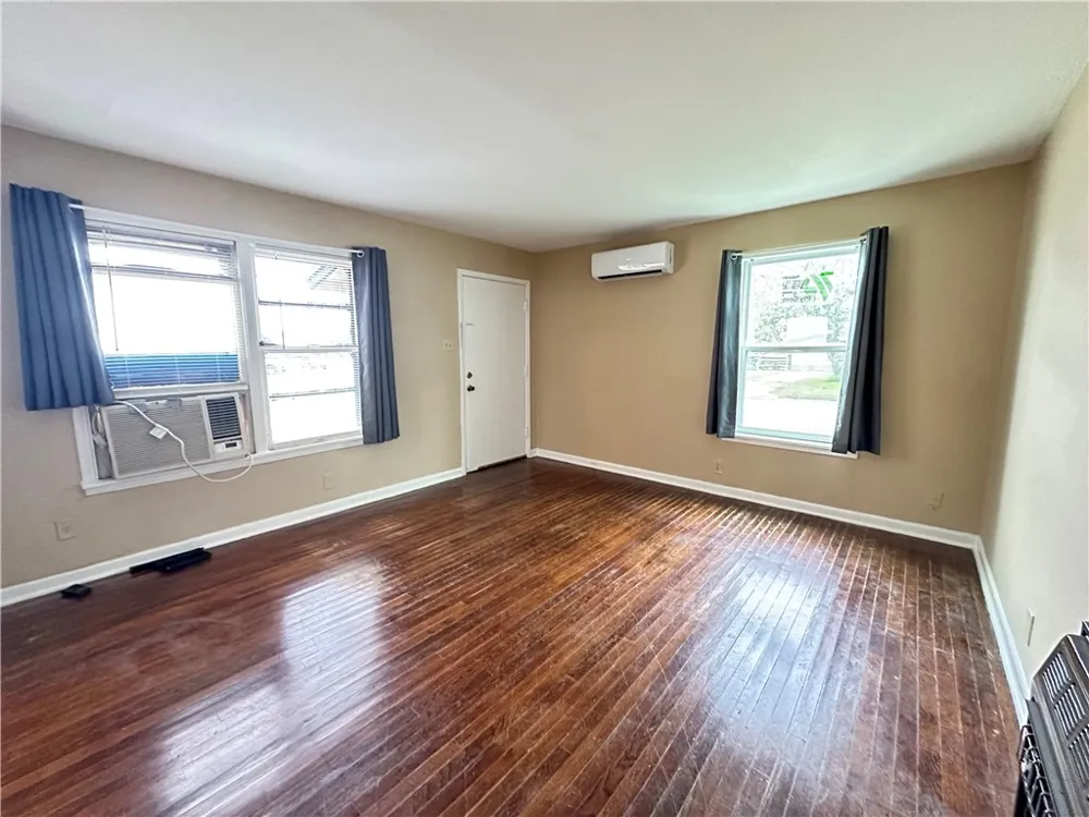 921 Oak Street Taft, TX 78390