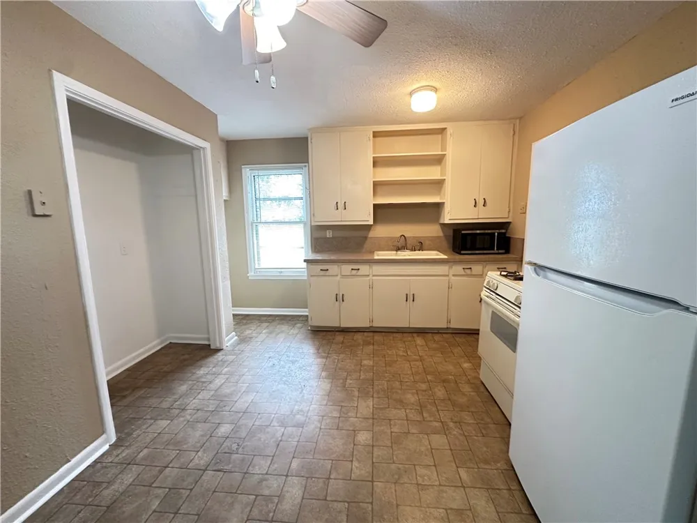 921 Oak Street Taft, TX 78390