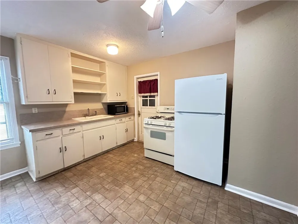 921 Oak Street Taft, TX 78390