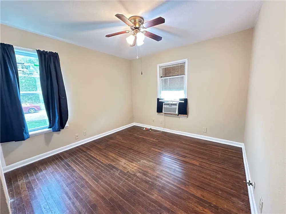 921 Oak Street Taft, TX 78390