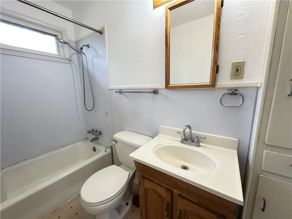921 Oak Street Taft, TX 78390