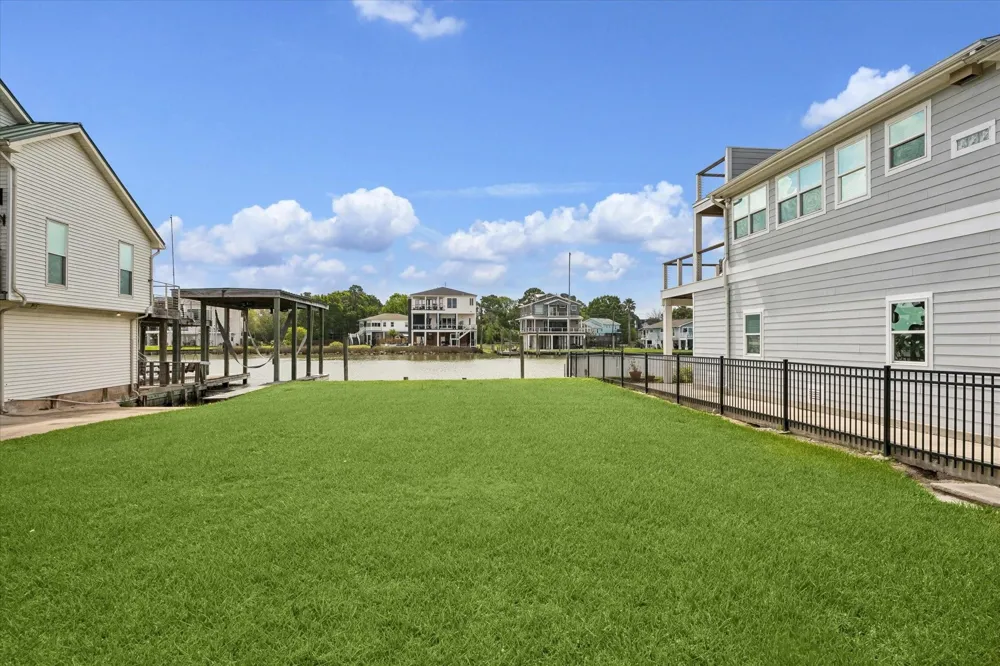 2112 Fenwood Street Kemah, TX 77565