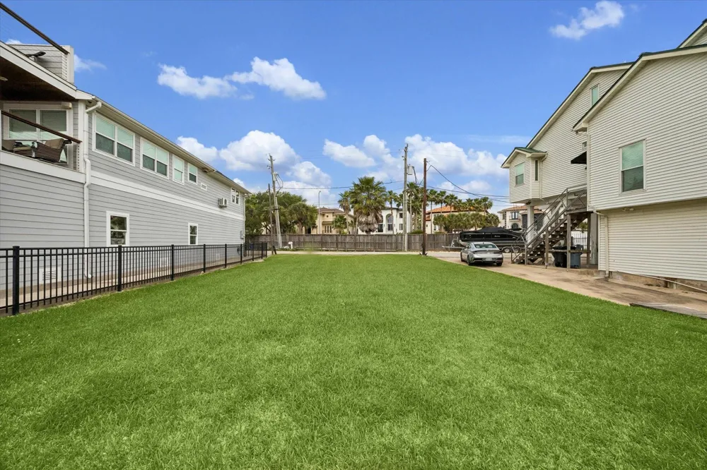 2112 Fenwood Street Kemah, TX 77565