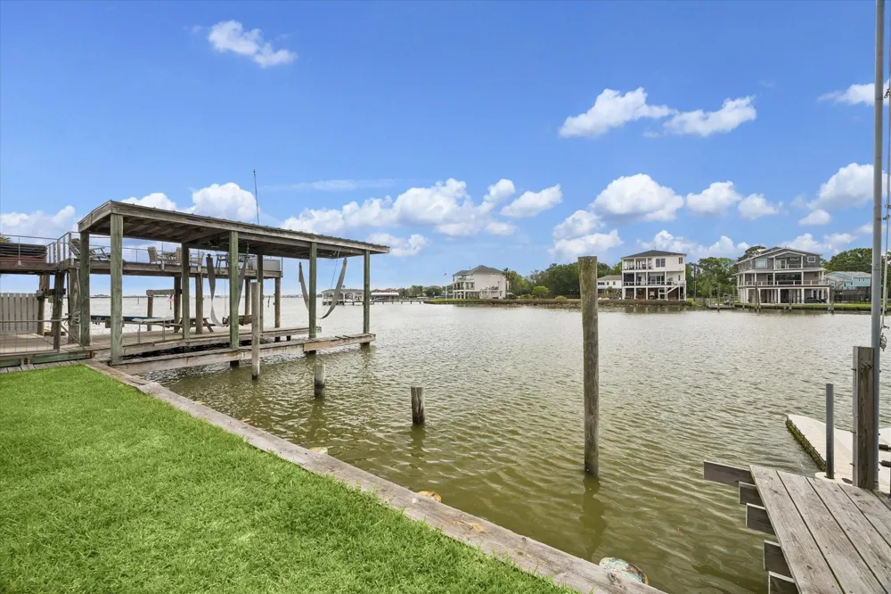 2112 Fenwood Street Kemah, TX 77565