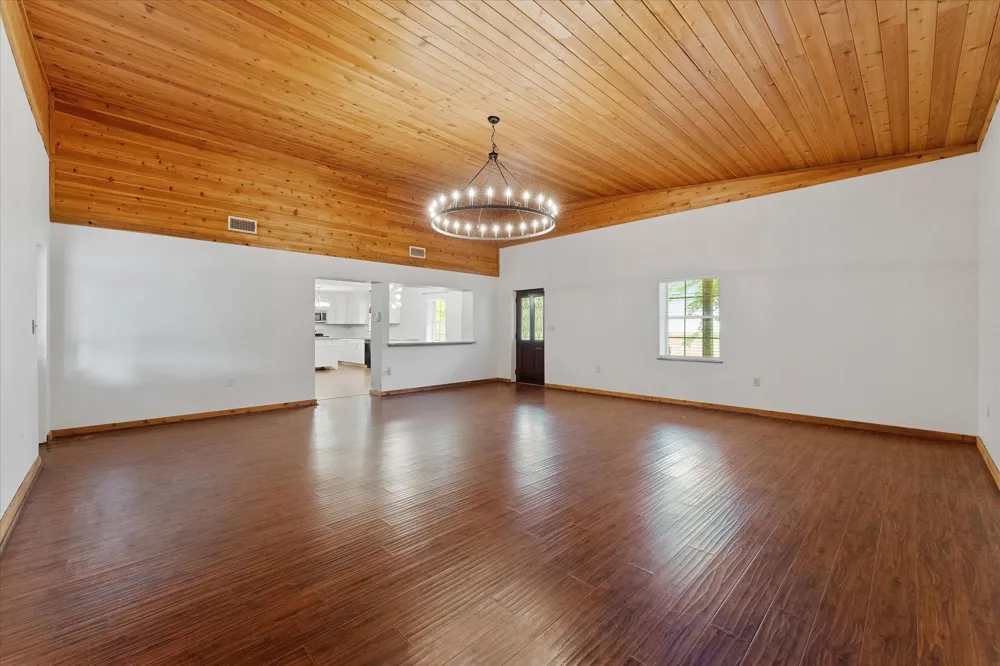 9250 County Road 302 Plantersville, TX 77363