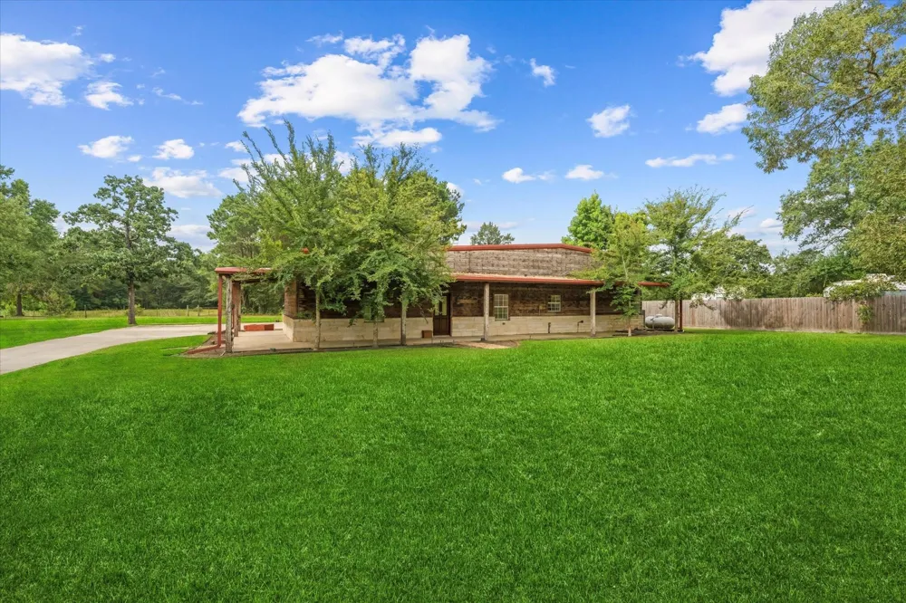 9250 County Road 302 Plantersville, TX 77363