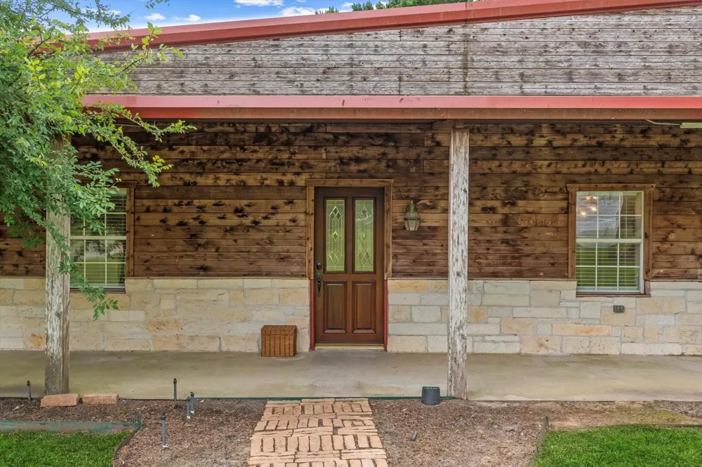 9250 County Road 302 Plantersville, TX 77363