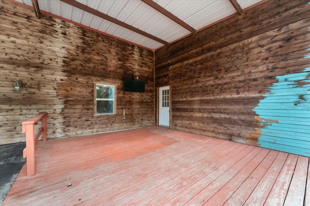 9250 County Road 302 Plantersville, TX 77363