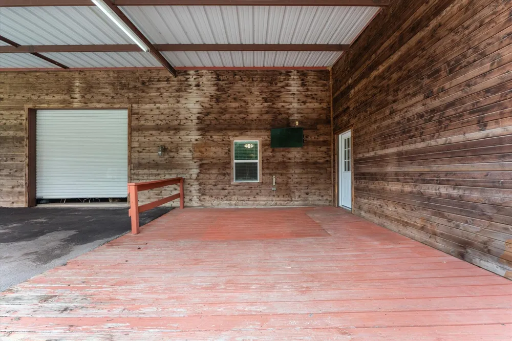 9250 County Road 302 Plantersville, TX 77363