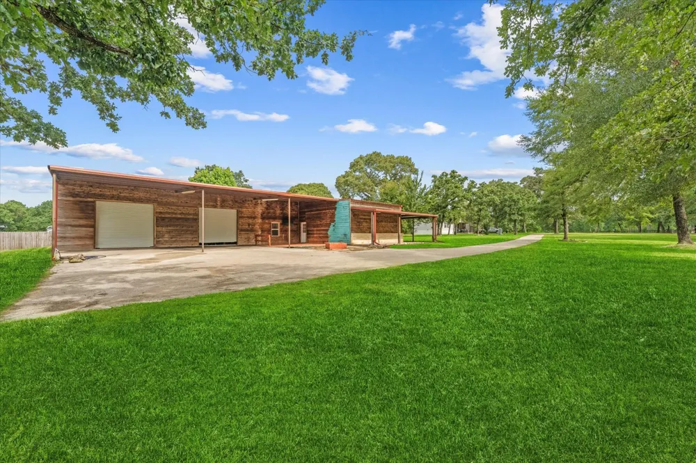 9250 County Road 302 Plantersville, TX 77363