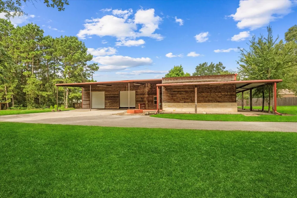 9250 County Road 302 Plantersville, TX 77363