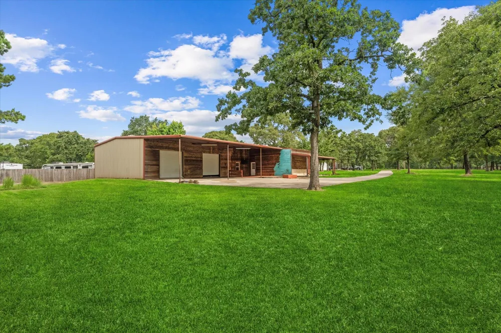 9250 County Road 302 Plantersville, TX 77363