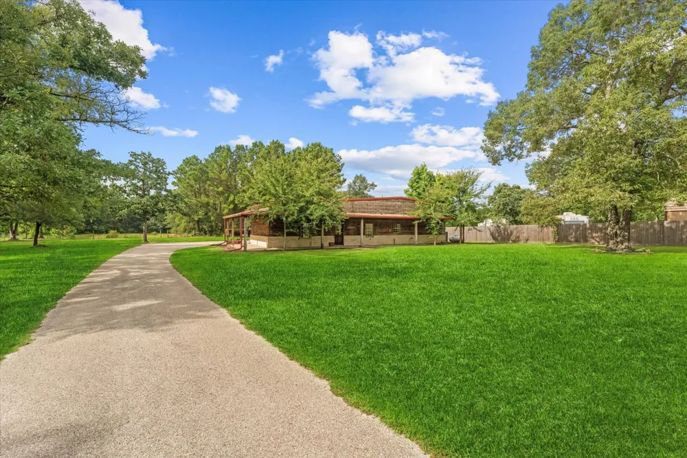 9250 County Road 302 Plantersville, TX 77363