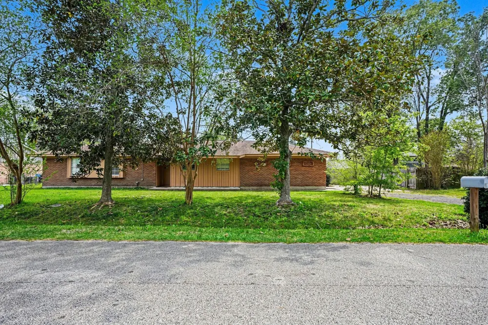 722 Fall Creek Drive Houston, TX 77336