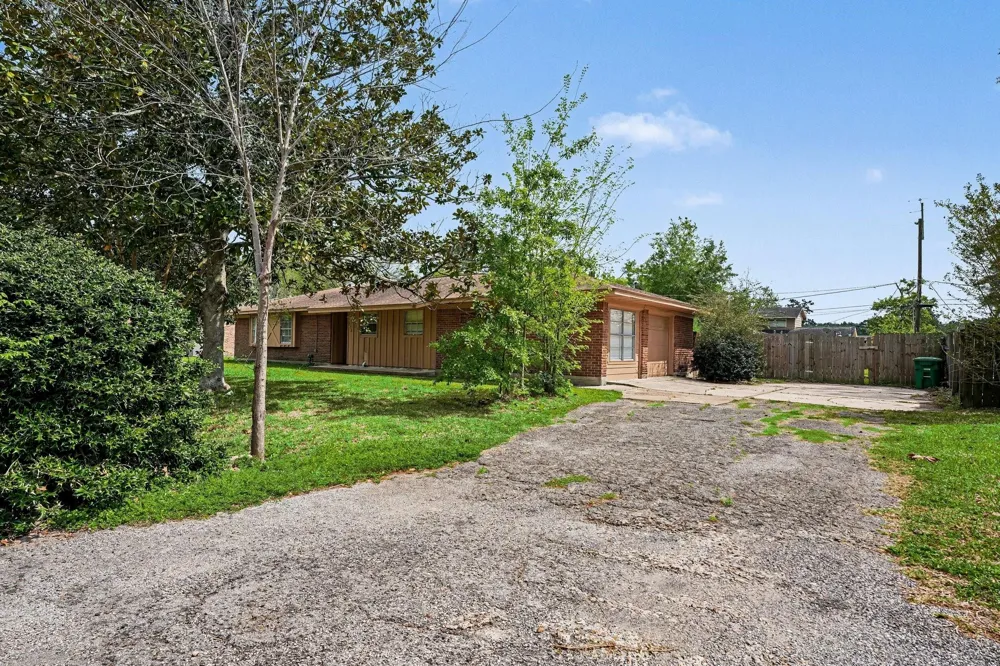722 Fall Creek Drive Houston, TX 77336