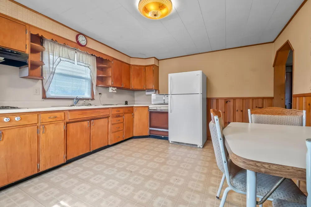 104 Mcclellan Street Hillsdale, MI 49242
