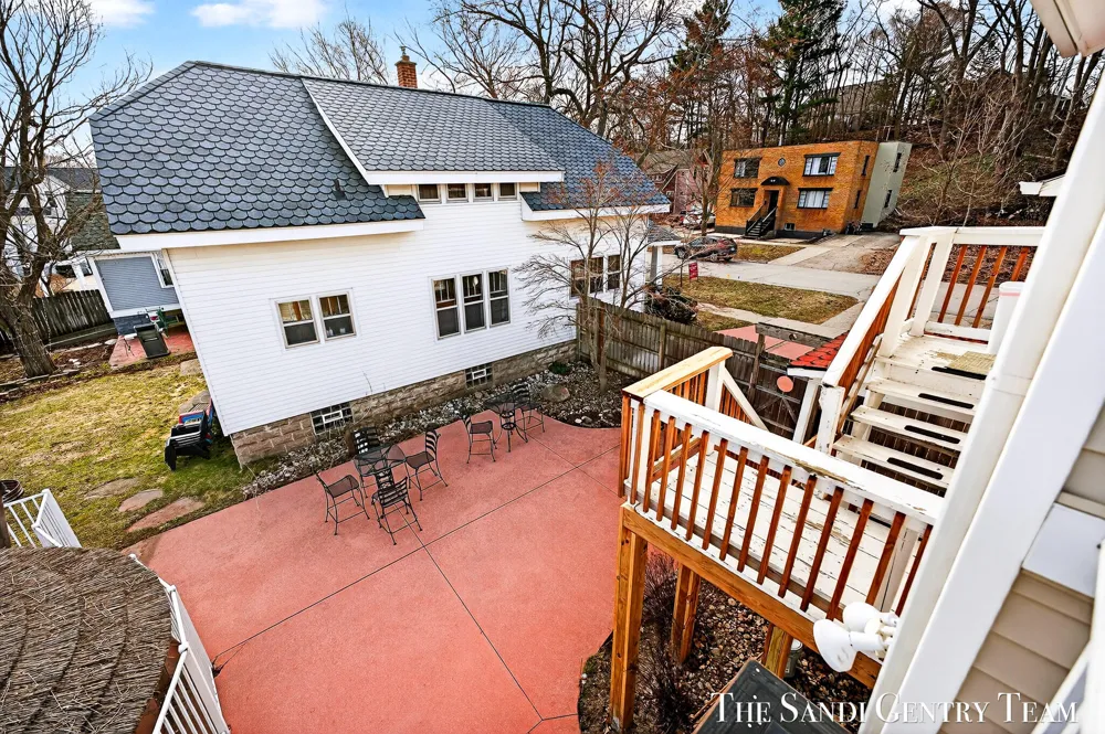 209 Clinton Avenue Grand Haven, MI 49417
