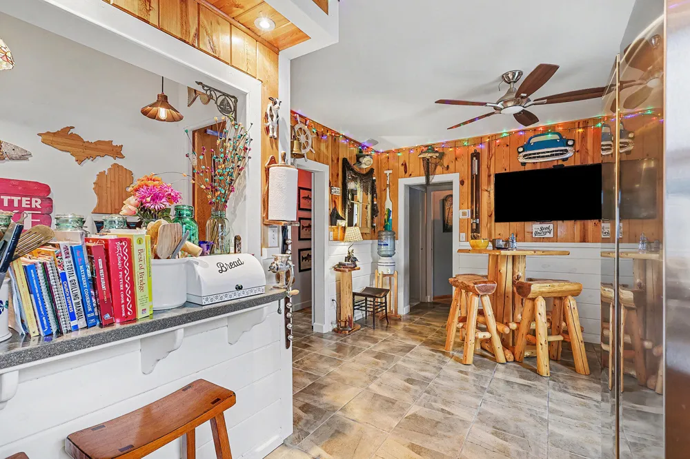 1835 Edgewater Street Muskegon, MI 49441