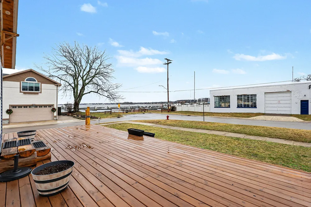 1835 Edgewater Street Muskegon, MI 49441