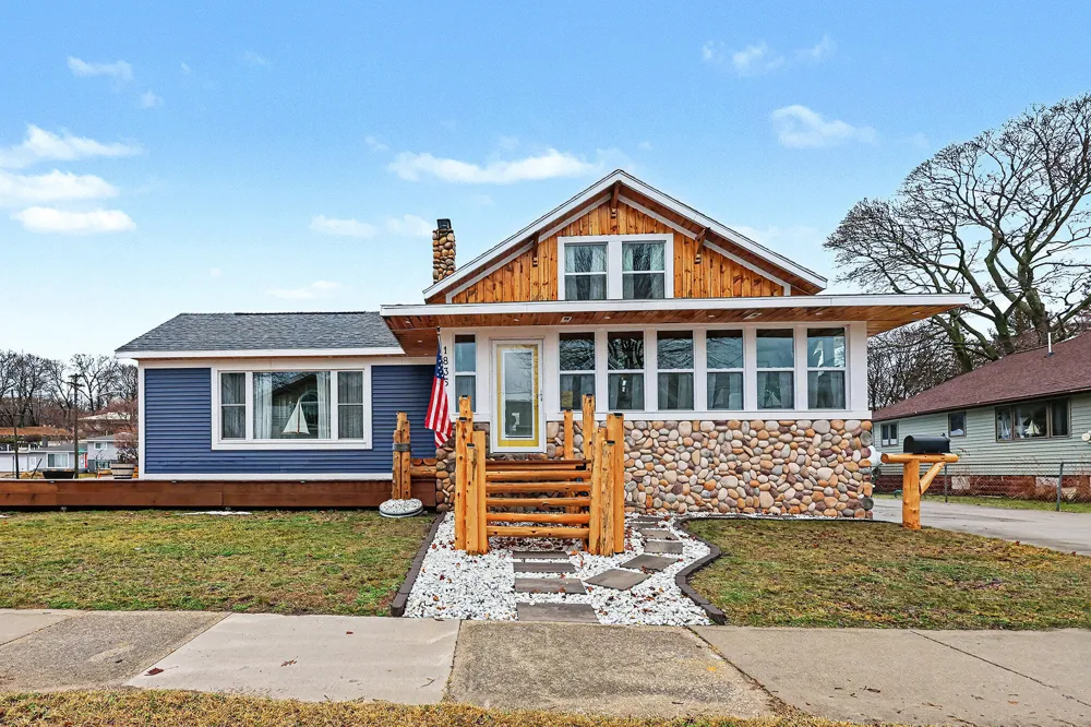 1835 Edgewater Street Muskegon, MI 49441