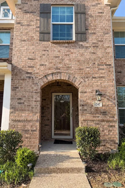 1242 Alamo Drive