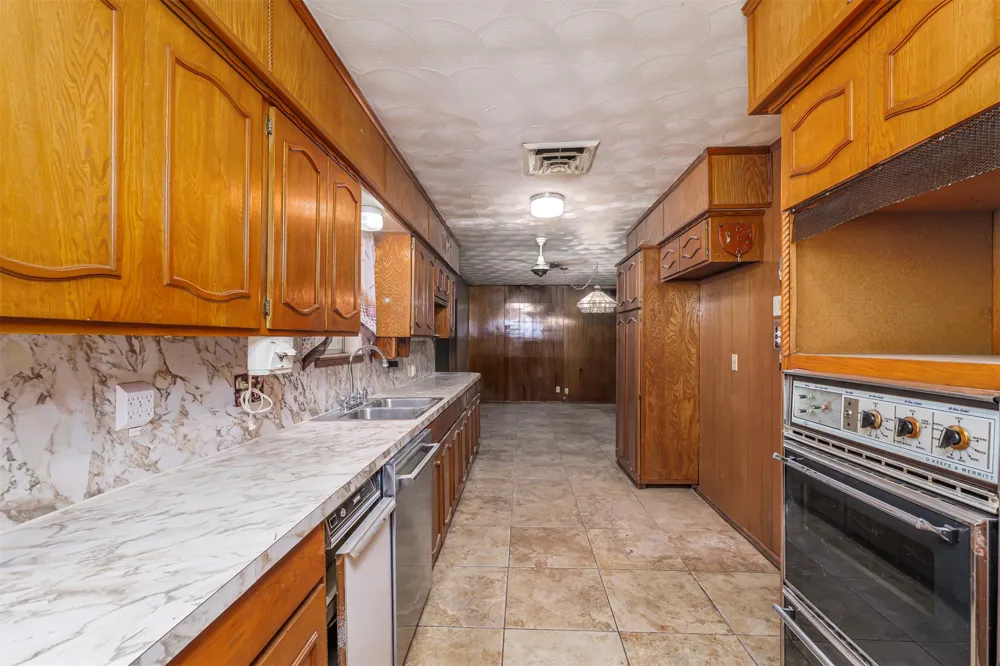 4557 Dee Lane Haltom City, TX 76117