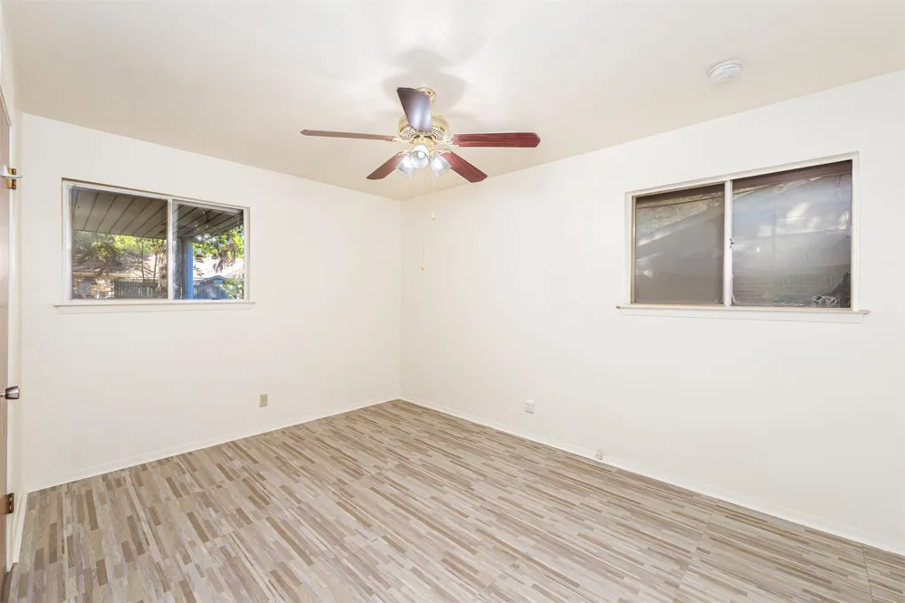 4557 Dee Lane Haltom City, TX 76117
