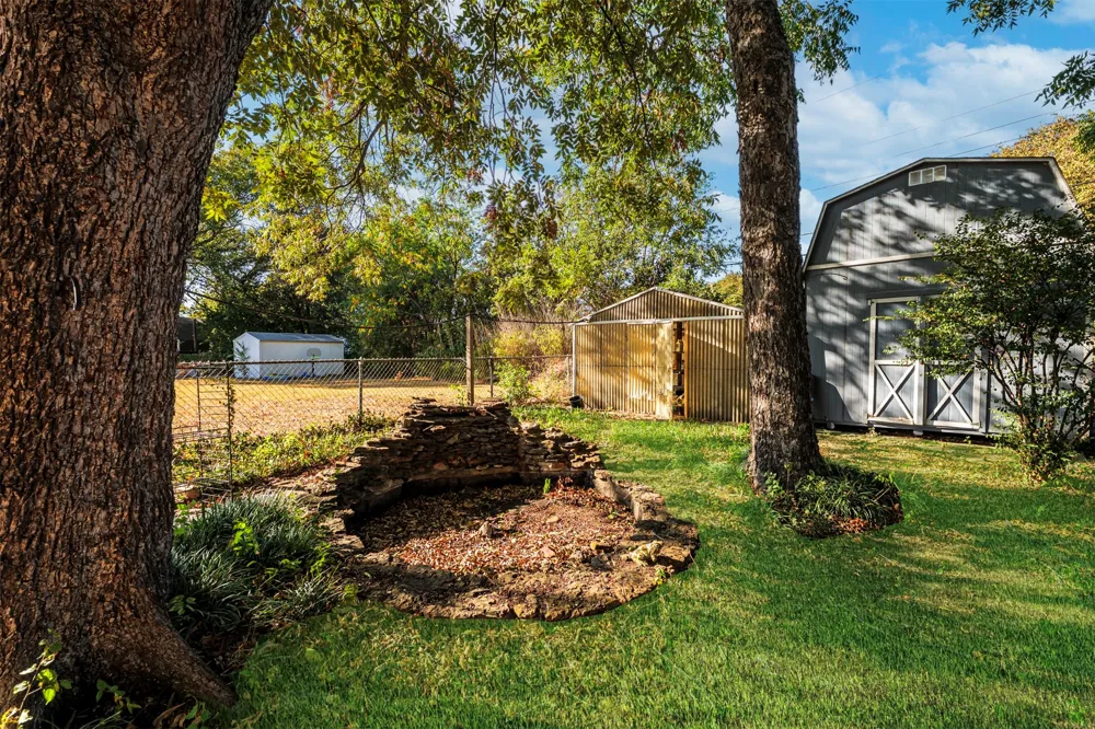 4557 Dee Lane Haltom City, TX 76117