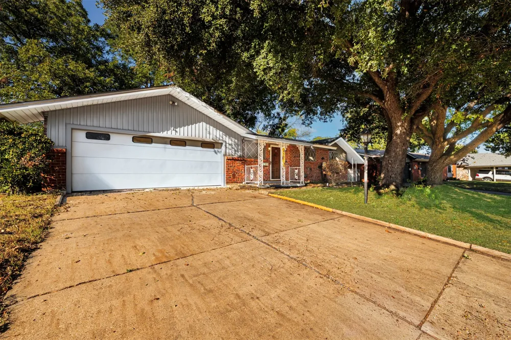 4557 Dee Lane Haltom City, TX 76117