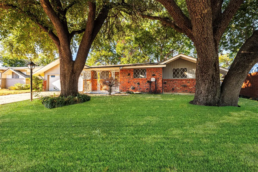 4557 Dee Lane Haltom City, TX 76117