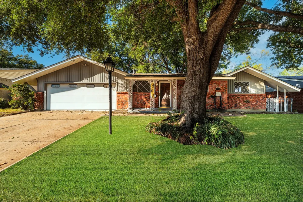 4557 Dee Lane Haltom City, TX 76117