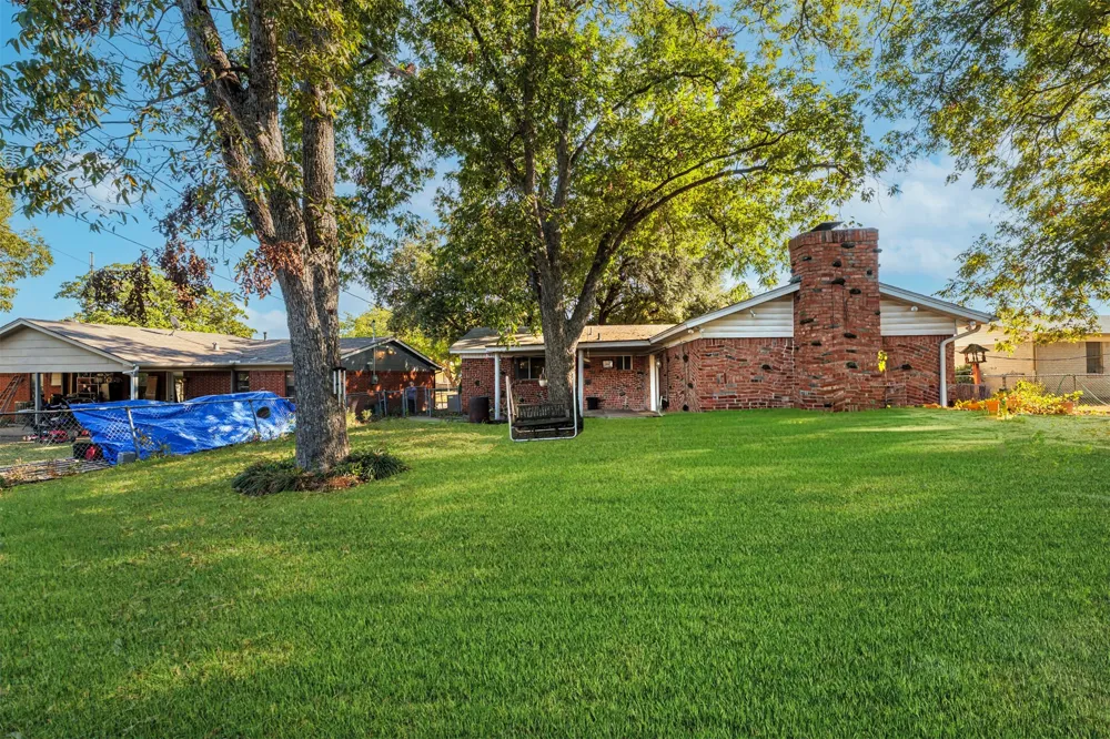 4557 Dee Lane Haltom City, TX 76117