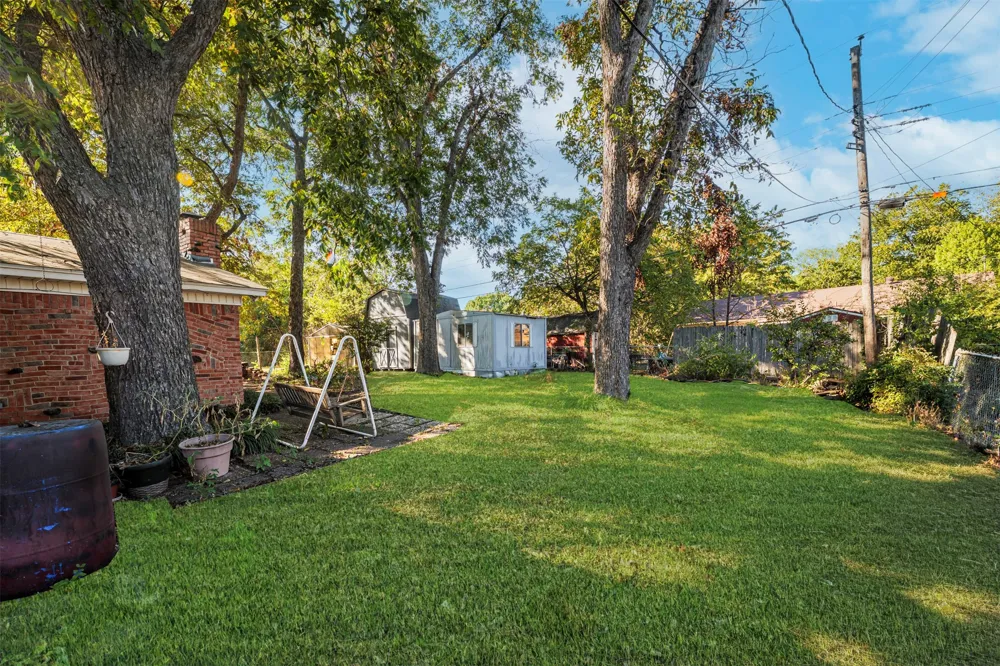 4557 Dee Lane Haltom City, TX 76117