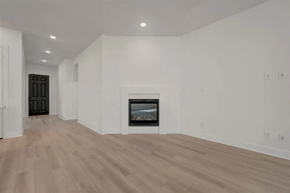 2081 Pine Grove Lane Arlington, TX 76005