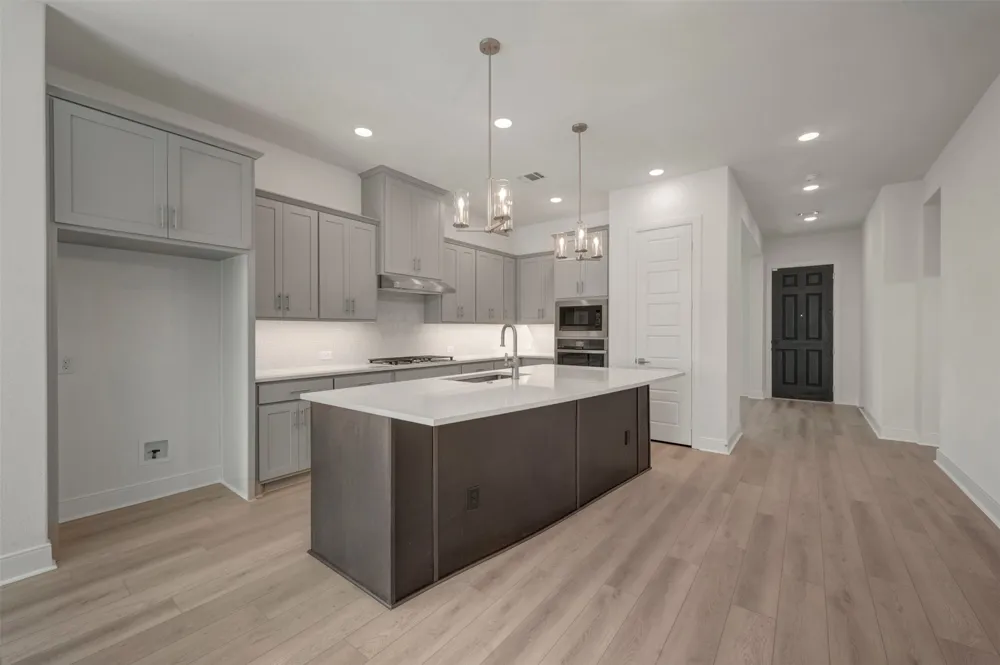 2081 Pine Grove Lane Arlington, TX 76005