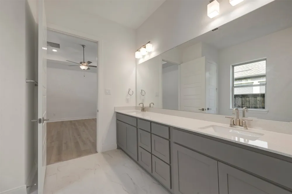 2081 Pine Grove Lane Arlington, TX 76005