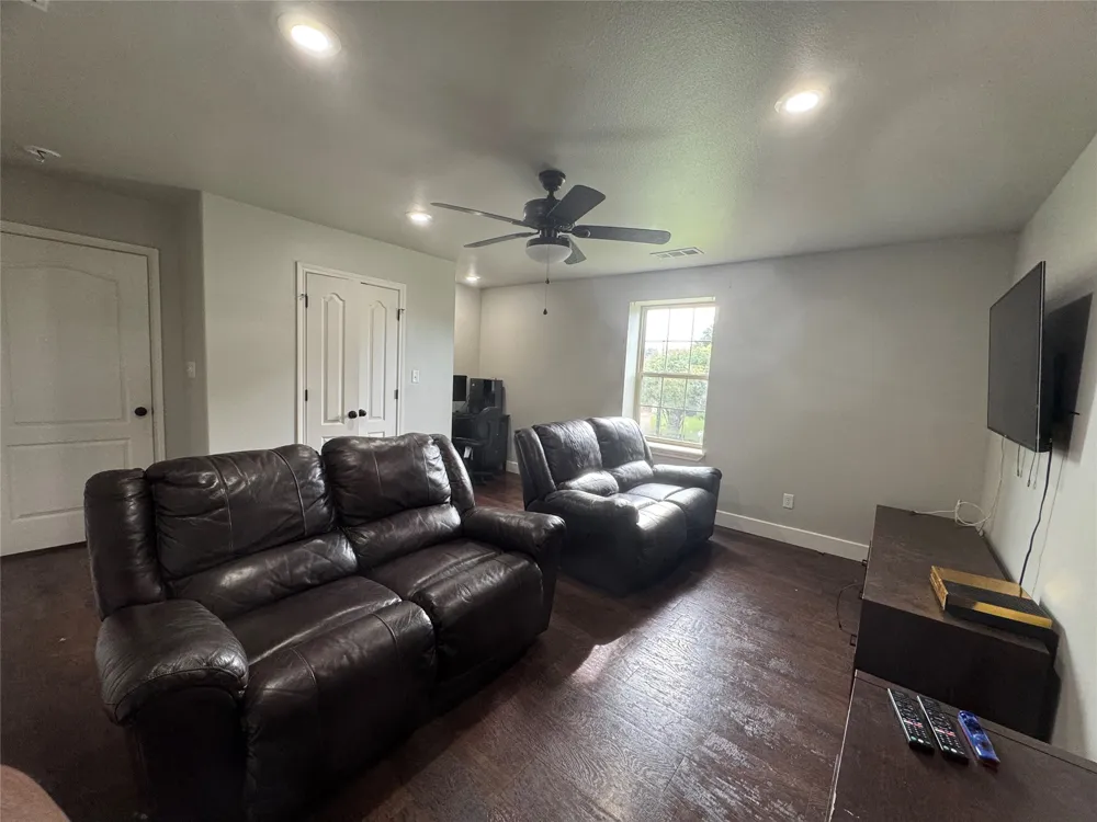 251 Rs County Road 3430 Emory, TX 75440