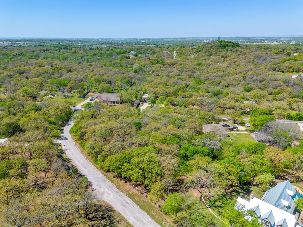 1000 Crazy Horse Trail Burleson, TX 76028