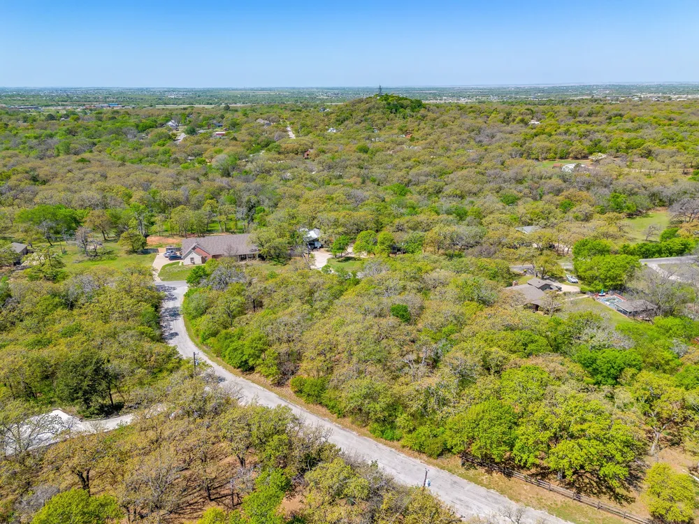 1000 Crazy Horse Trail Burleson, TX 76028