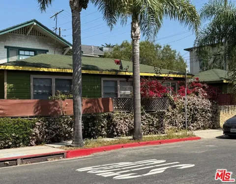802 Superba Avenue