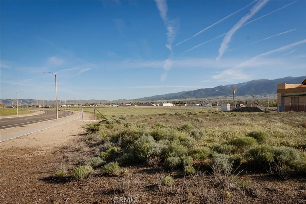 8 Challenger Drive Tehachapi, CA 93561